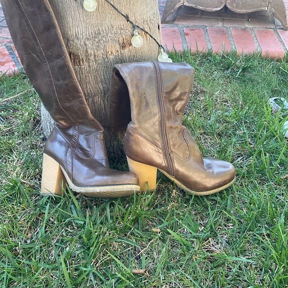 Me Too Women's Boho SoHo Maxine Distressed Tall Leather Heeled Boot Brown - Picture 7 of 7